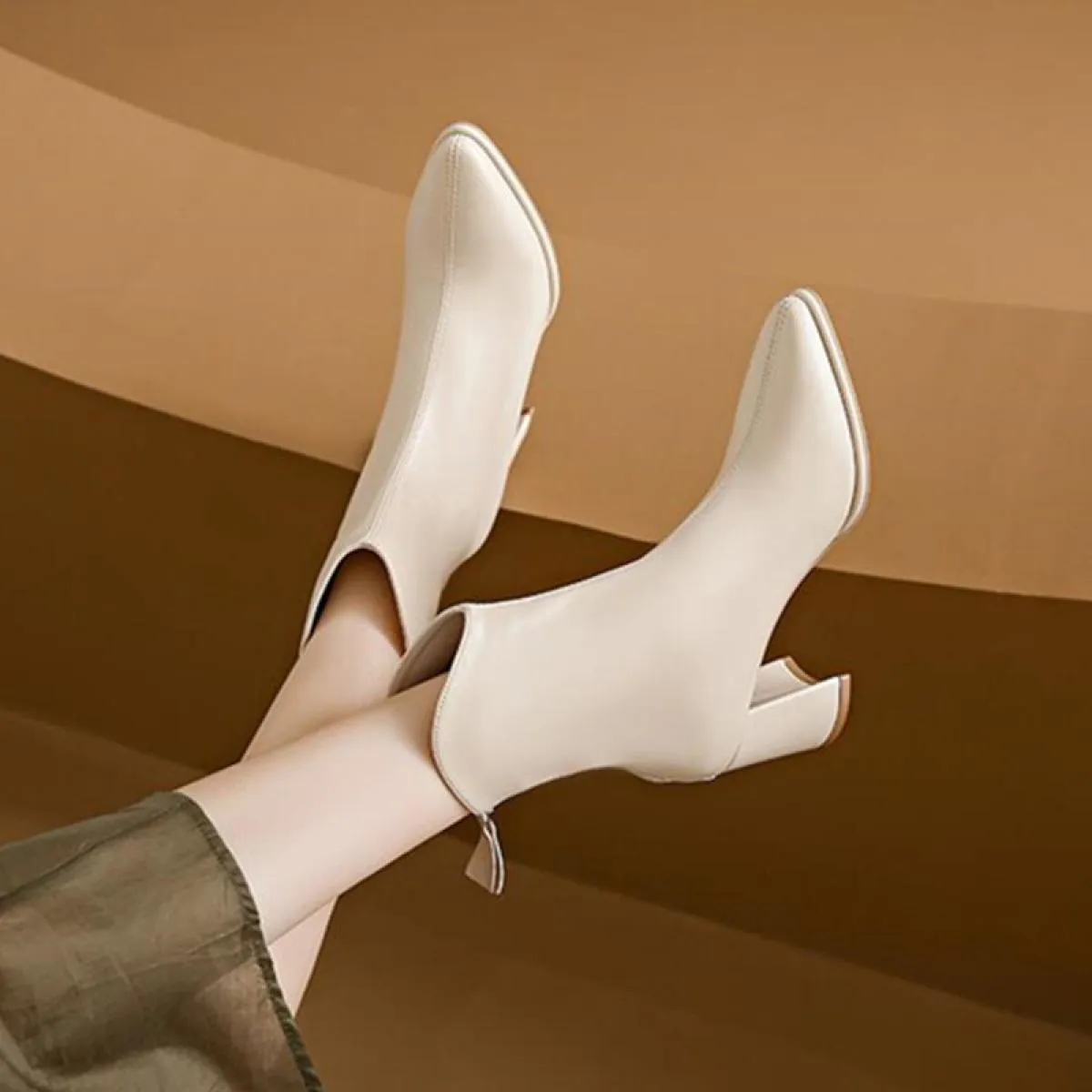 2023 Moda Beige Tacco alto Stivali corti Donna Autunno e inverno Stivali da donna a punta Stivali da donna Tacchi alti Stivali d
