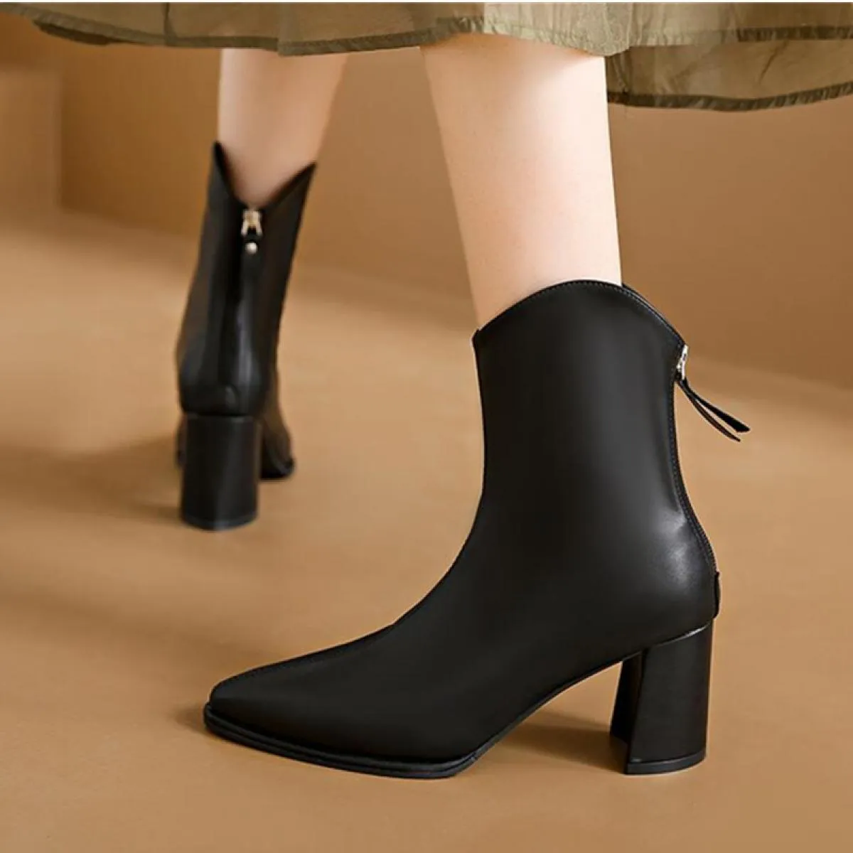 2023 Moda Beige Tacco alto Stivali corti Donna Autunno e inverno Stivali da donna a punta Stivali da donna Tacchi alti Stivali d