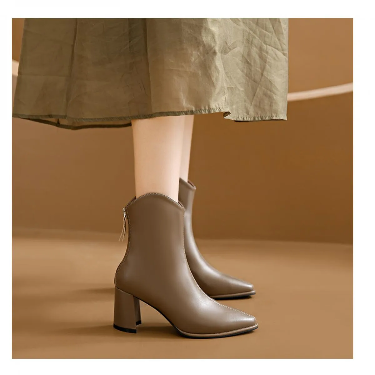 2023 Moda Beige Tacco alto Stivali corti Donna Autunno e inverno Stivali da donna a punta Stivali da donna Tacchi alti Stivali d