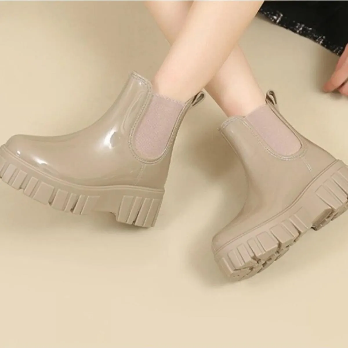 2023 Scarpe da donna di moda Punta tonda Stivali corti da donna Tendenza Comodi stivali da donna impermeabili Solid Pu Fashion B