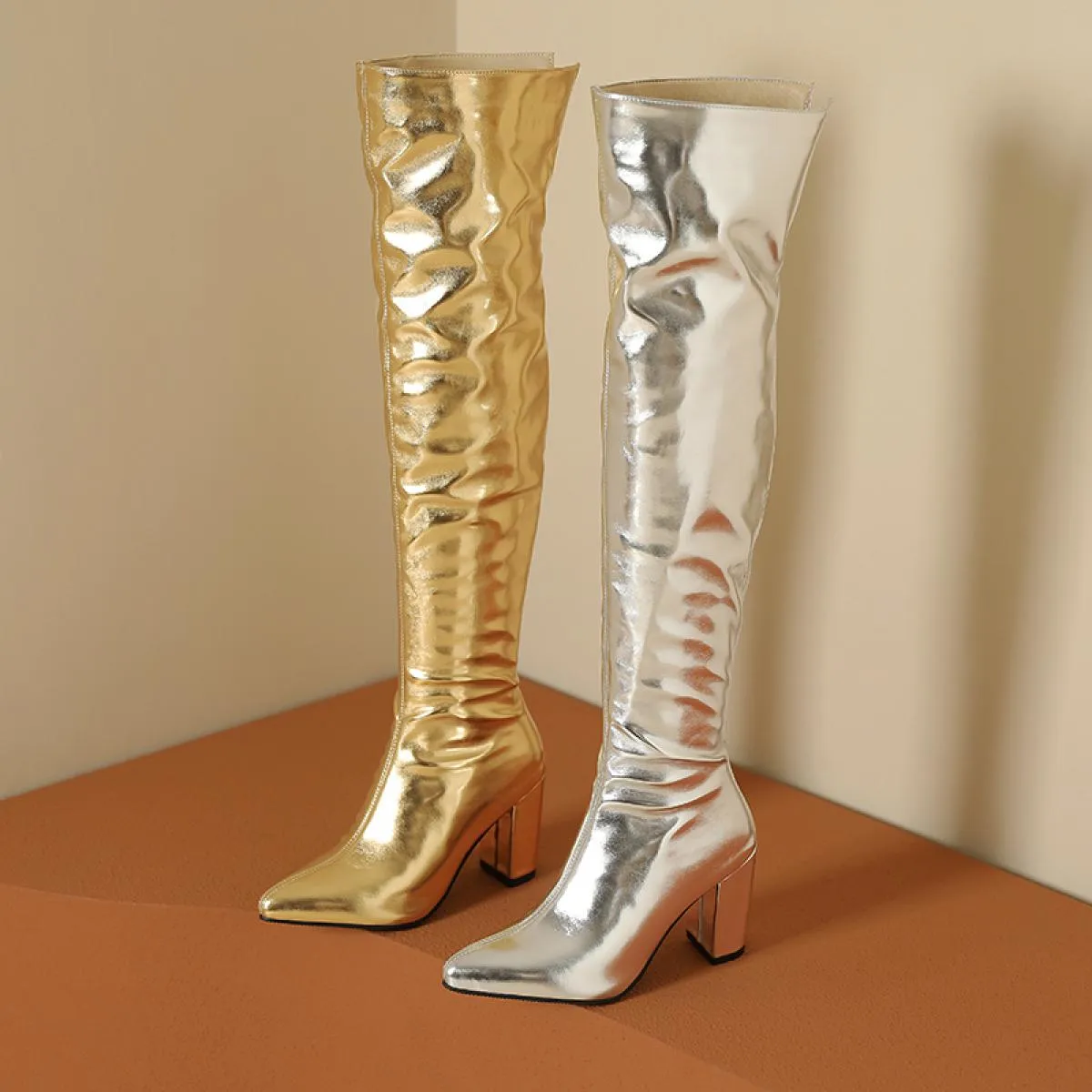 2024 Stivali alti da donna sopra il ginocchio Stivali tacco alto argento oro Donna Autunno Inverno Stivali elasticizzati con pun