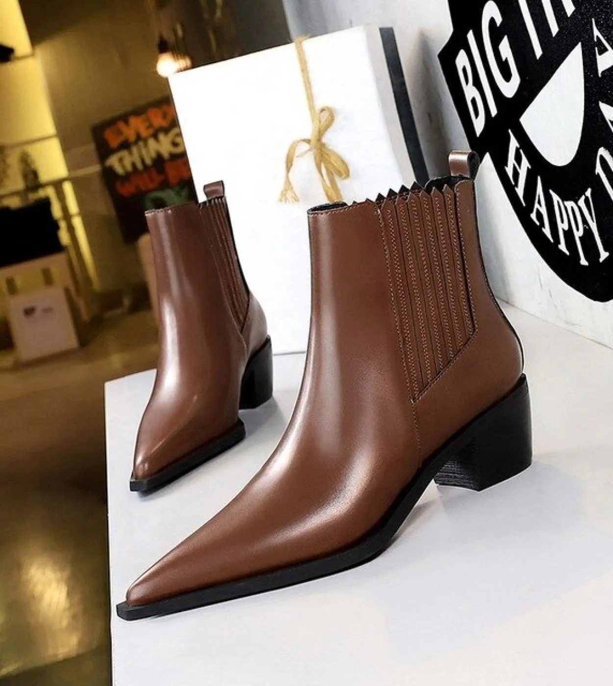 Bigtree Shoes Stivali moderni in stile britannico vintage Stivali versatili alla moda con tacco spesso Stivali alti autunnali da
