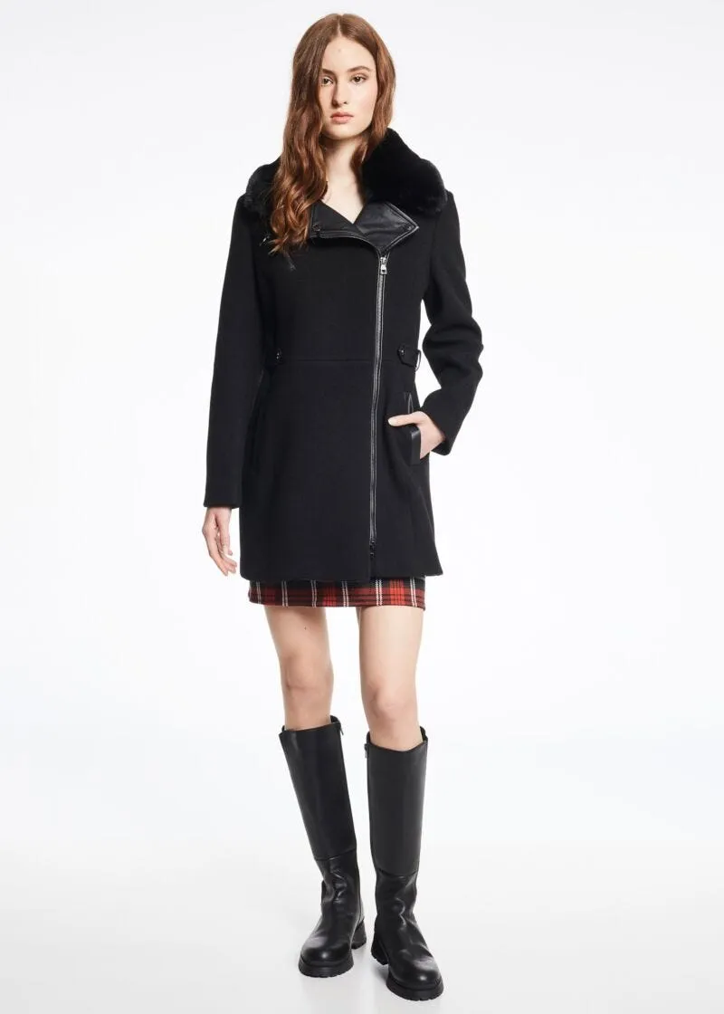 Cappotto con dettagli in eco pelle