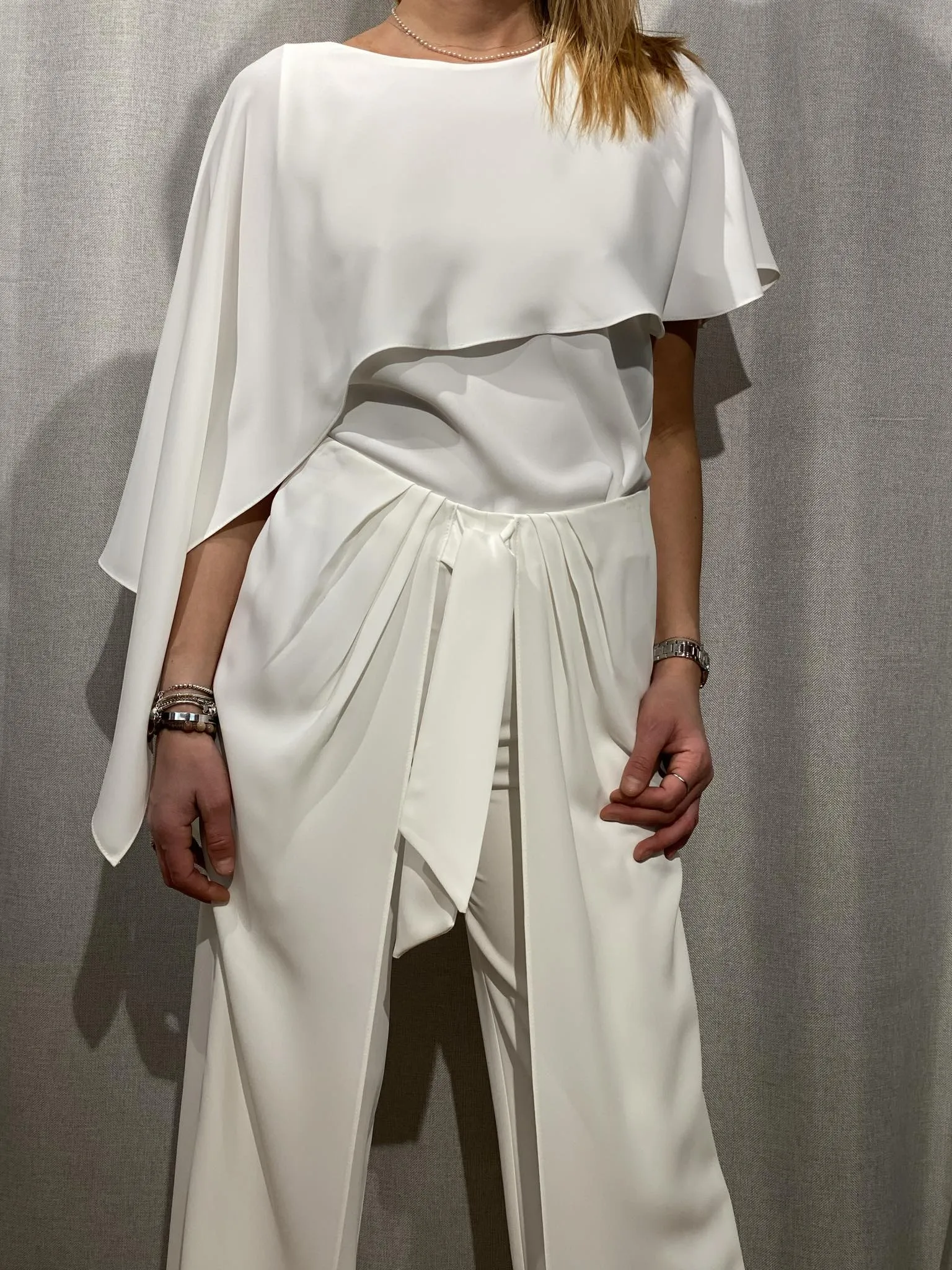CARLA RUIZ blusa girocollo con mantella 50527