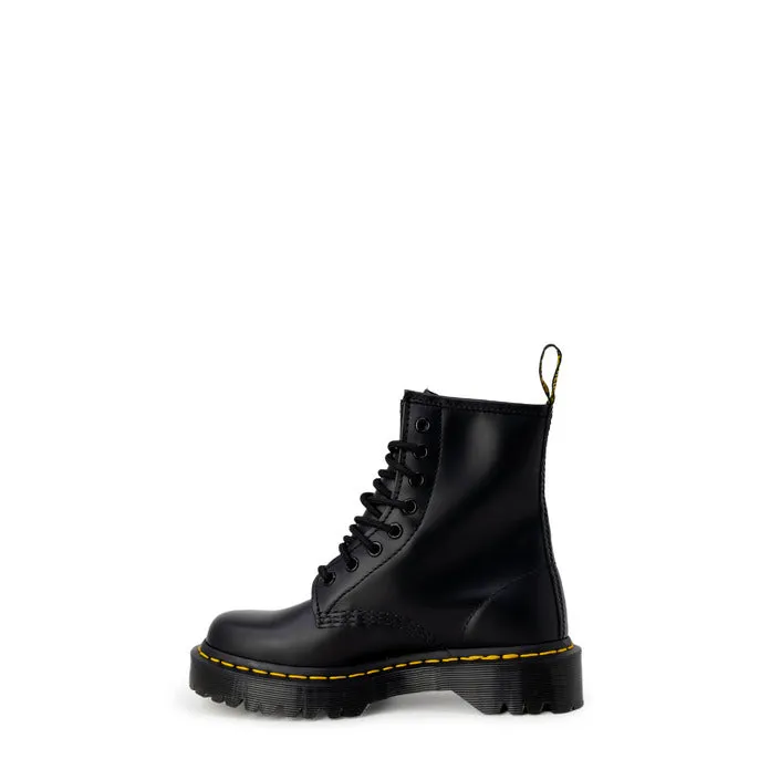 Dr. Martens anfibi in pelle neri   