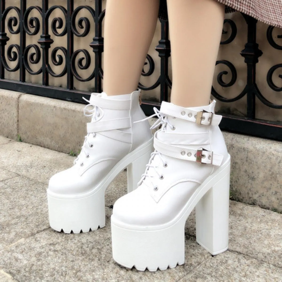 E tacchi alti da discoteca Nuovo grezzo con stivali da donna con tacco alto Stivali con plateau impermeabili Stivali da donna