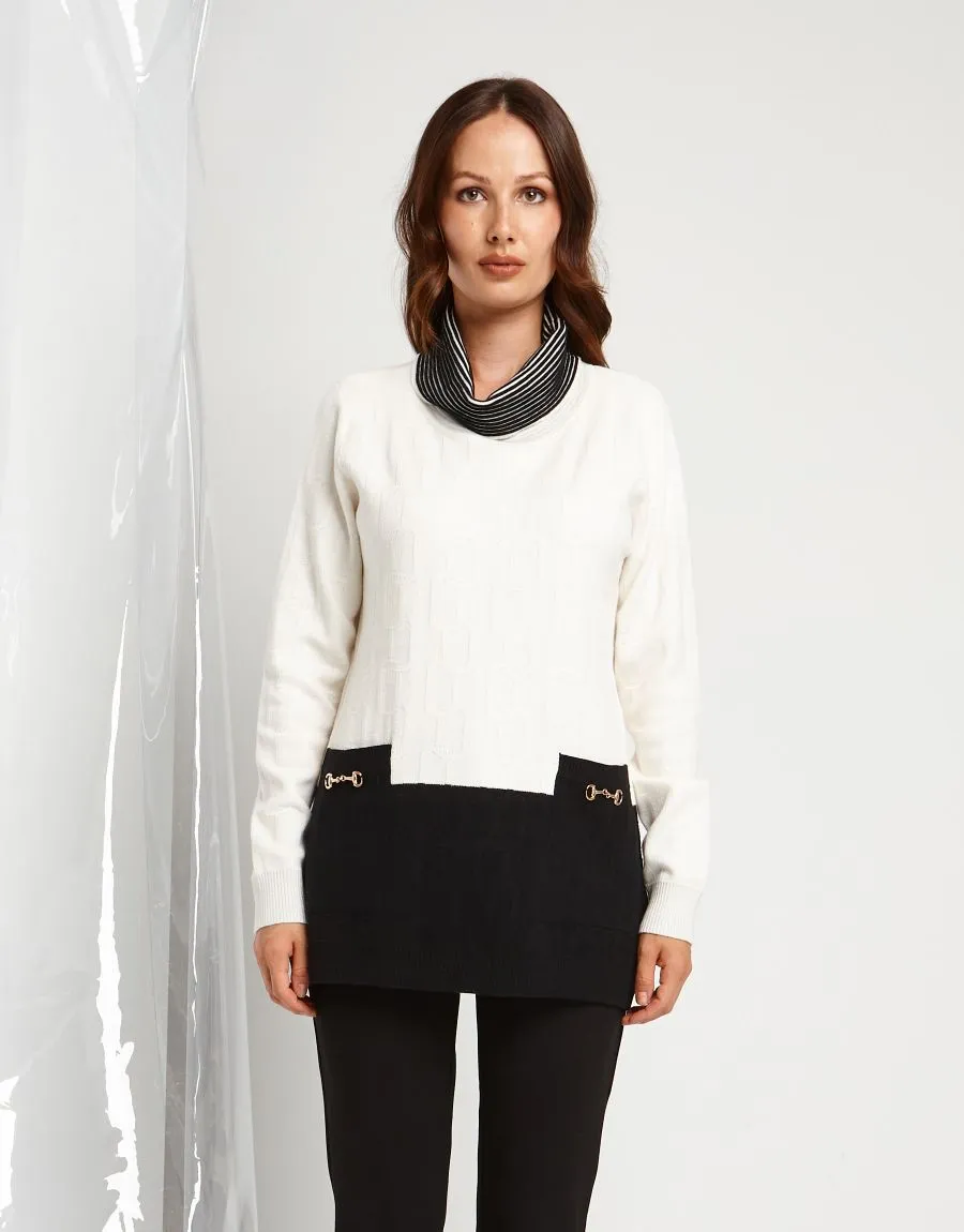 Maglia con collo alto e morsetti