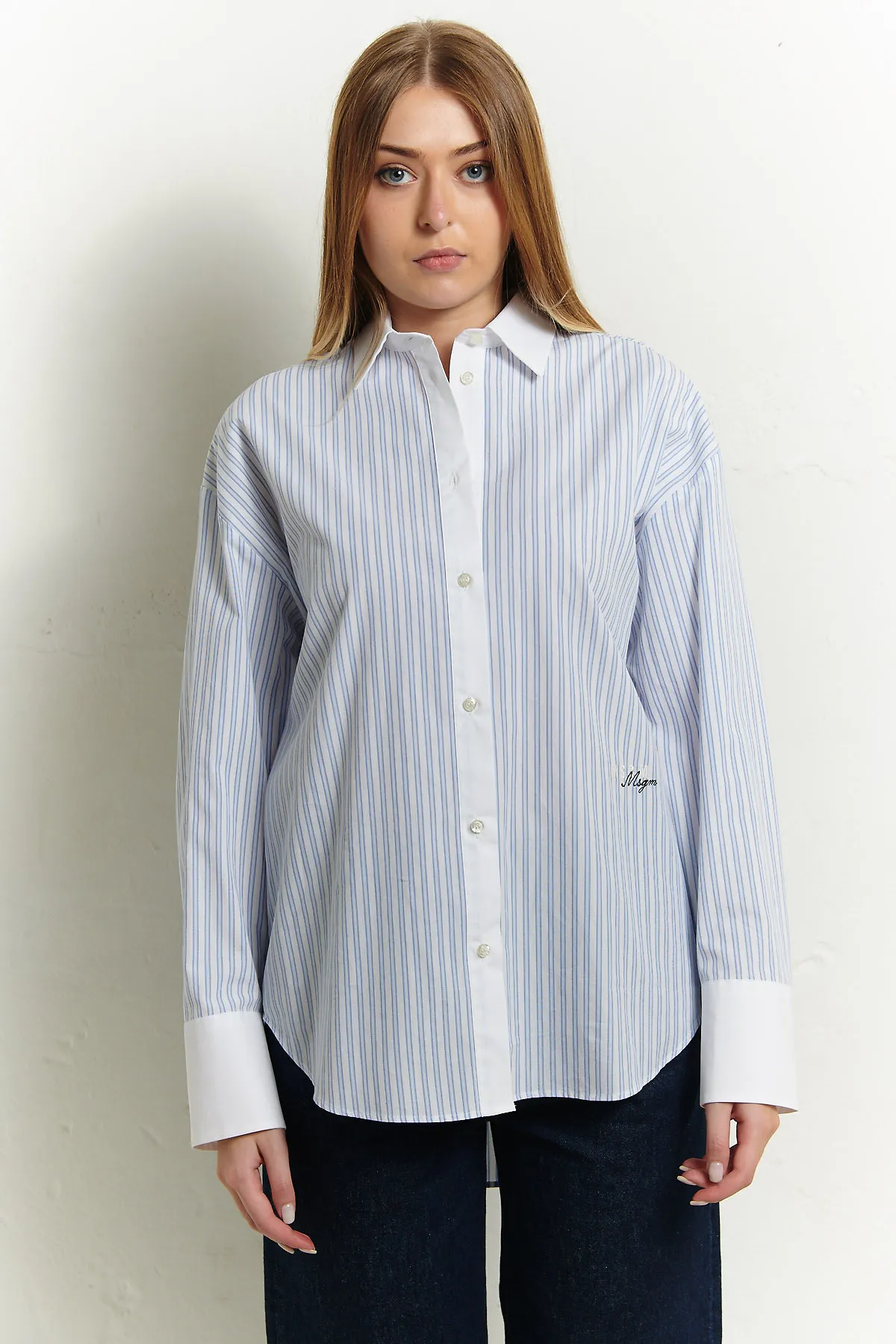 MSGM Camicia a righe con collo e polsi bianchi e stampa sulla schiena