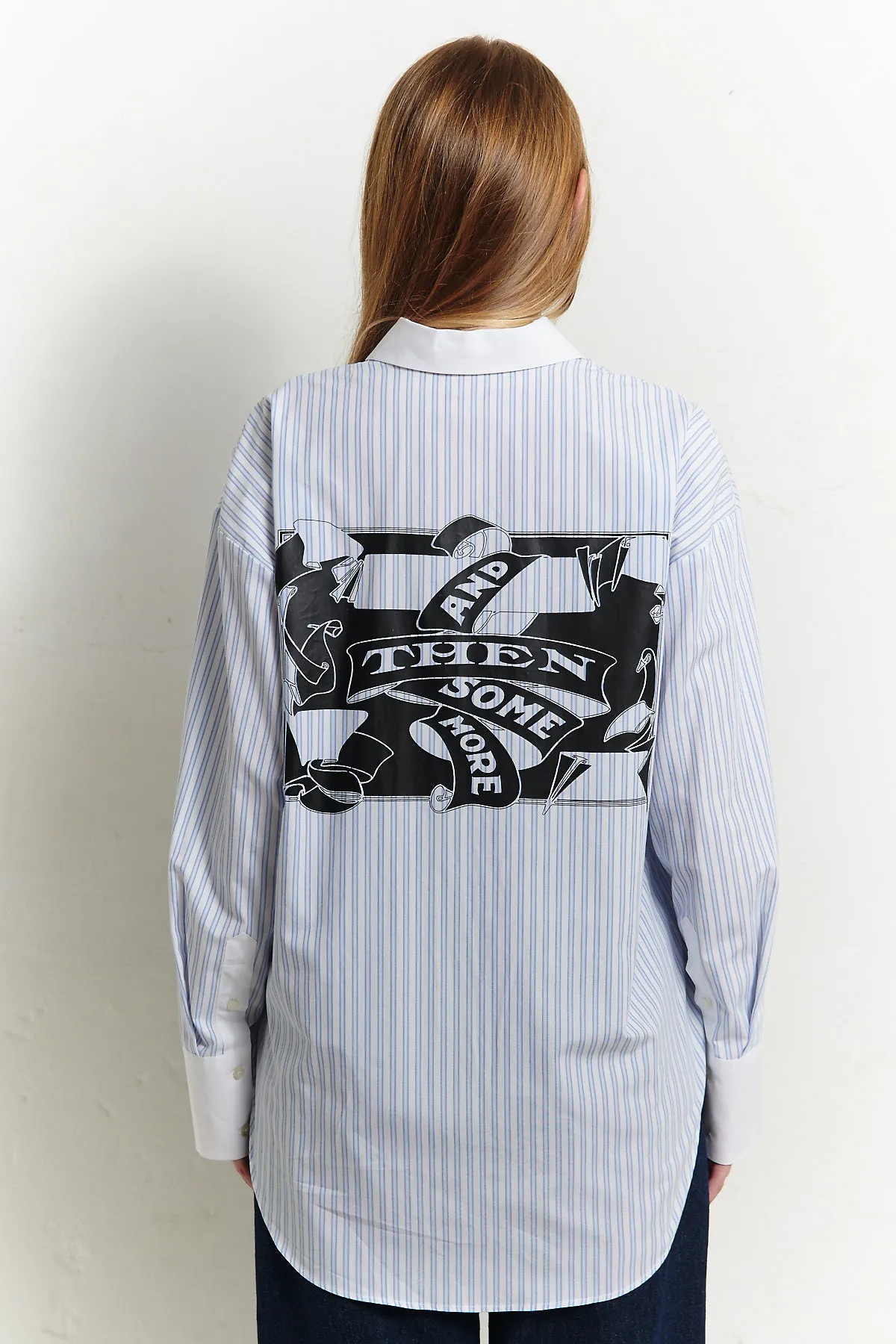 MSGM Camicia a righe con collo e polsi bianchi e stampa sulla schiena