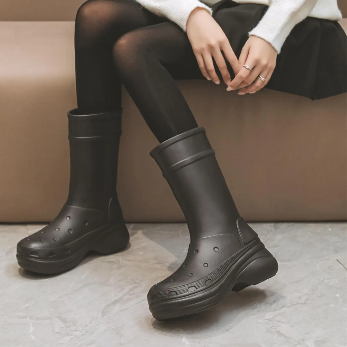 Nuove scarpe da pioggia robuste per le donne Stivali da pioggia impermeabili in gomma Punta tonda Slipon Stivali lunghi Stivali