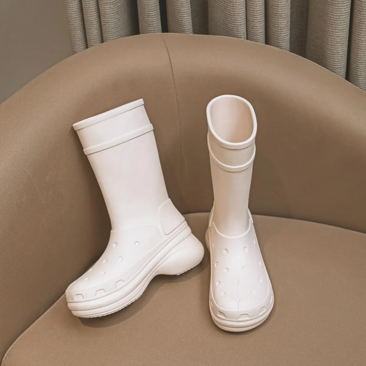 Nuove scarpe da pioggia robuste per le donne Stivali da pioggia impermeabili in gomma Punta tonda Slipon Stivali lunghi Stivali