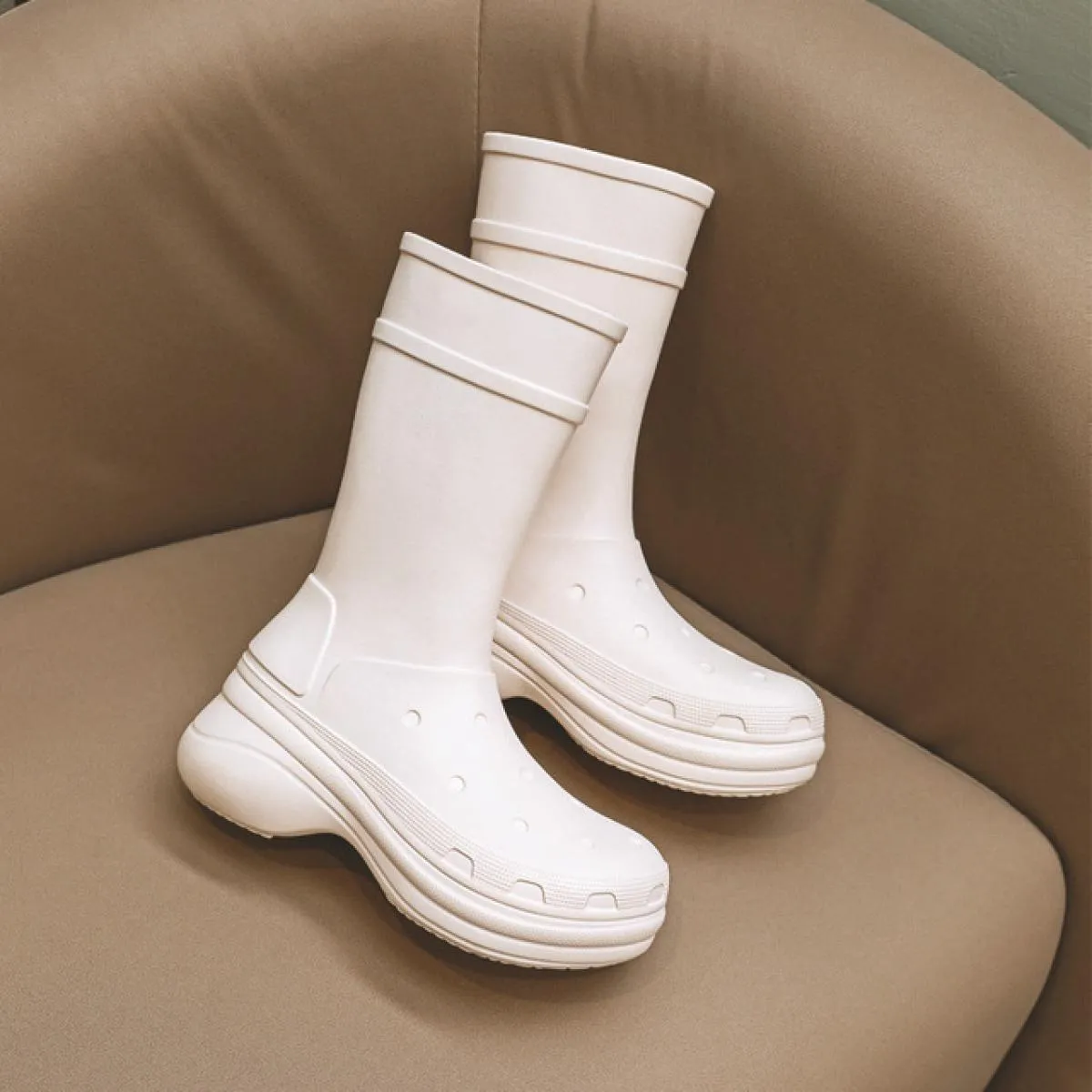 Nuove scarpe da pioggia robuste per le donne Stivali da pioggia impermeabili in gomma Punta tonda Slipon Stivali lunghi Stivali