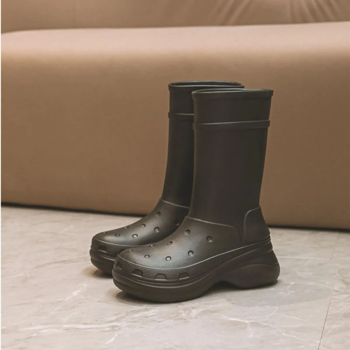 Nuove scarpe da pioggia robuste per le donne Stivali da pioggia impermeabili in gomma Punta tonda Slipon Stivali lunghi Stivali