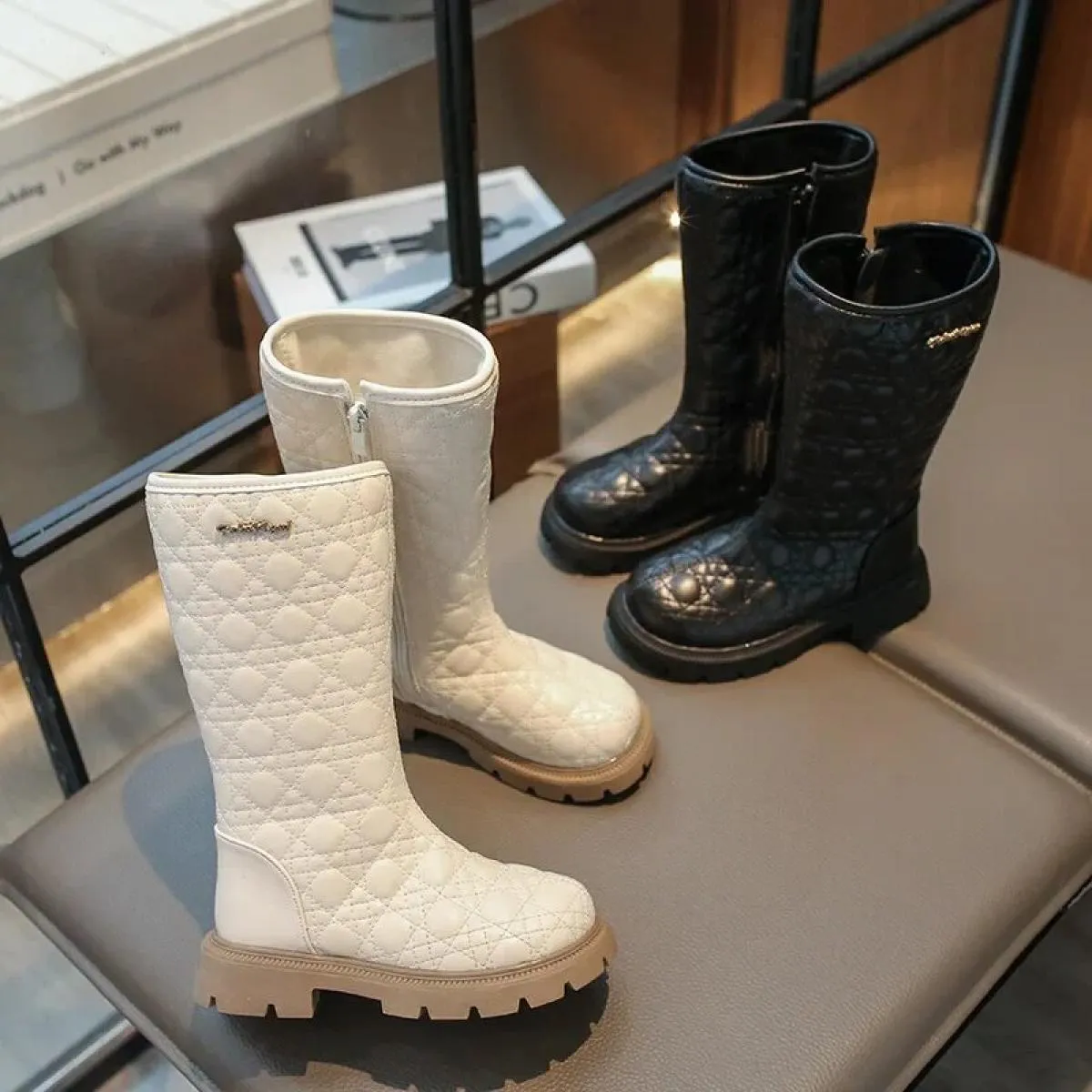 Nuovi stivali da ragazza autunno inverno 2024 stivali alti al ginocchio in morbida pelle per bambini moda plaid Zip stivali lung