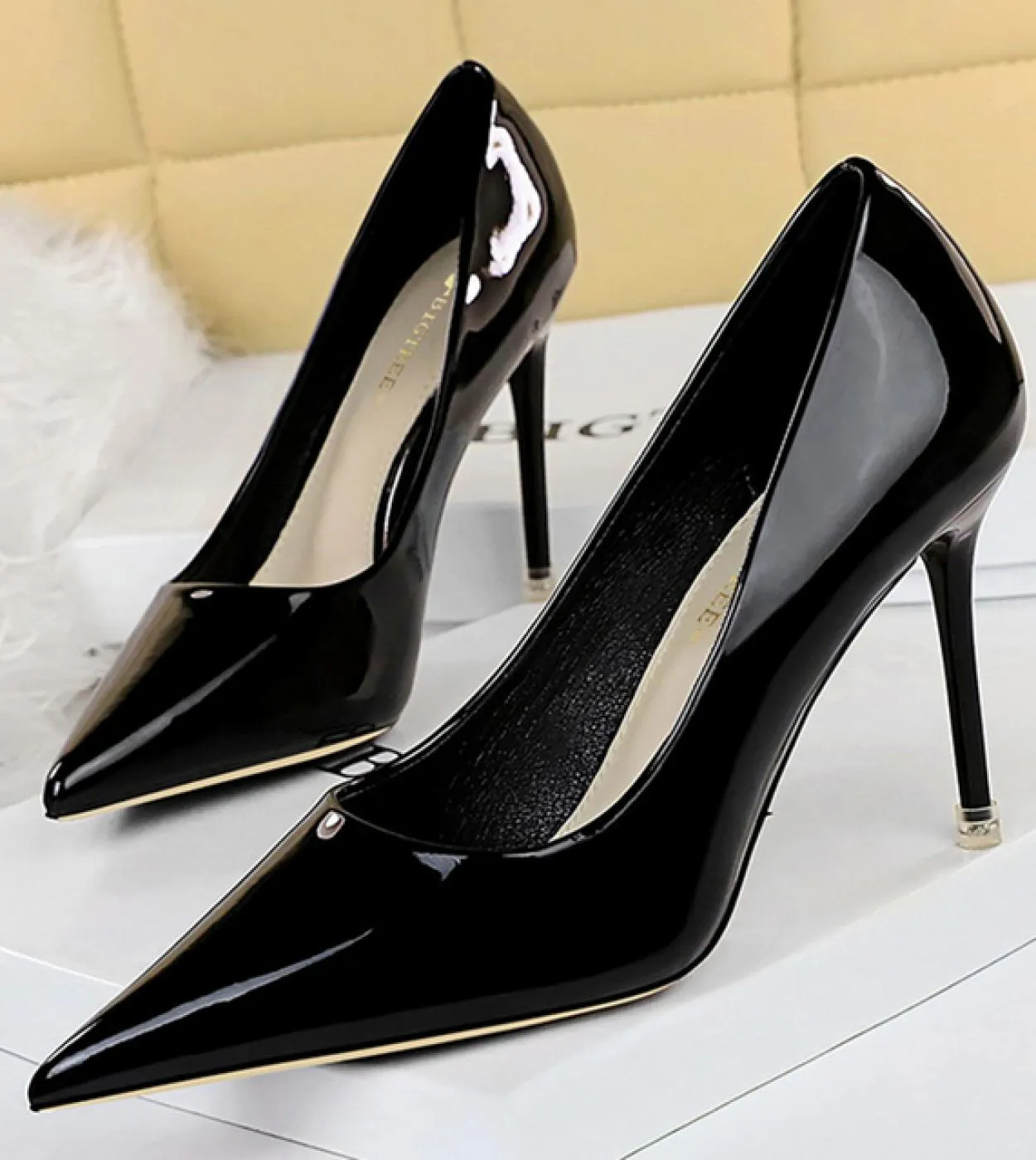 Scarpe con tacco da donna bordeaux Scarpe con tacco alto bordeaux Scarpe da donna con tacco alto Décolleté 2023