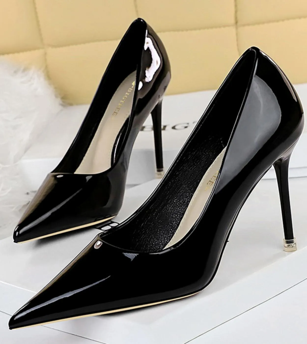 Scarpe con tacco da donna bordeaux Scarpe con tacco alto bordeaux Scarpe da donna con tacco alto Décolleté 2023