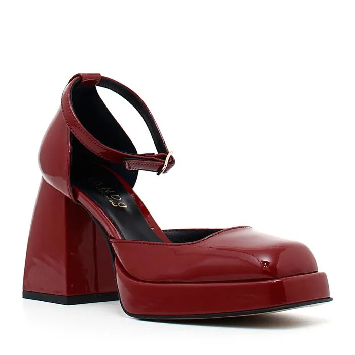 SCARPE CON TACCO IN VERNICE