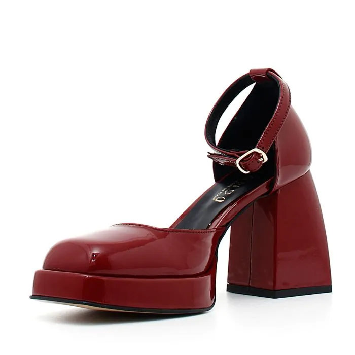 SCARPE CON TACCO IN VERNICE