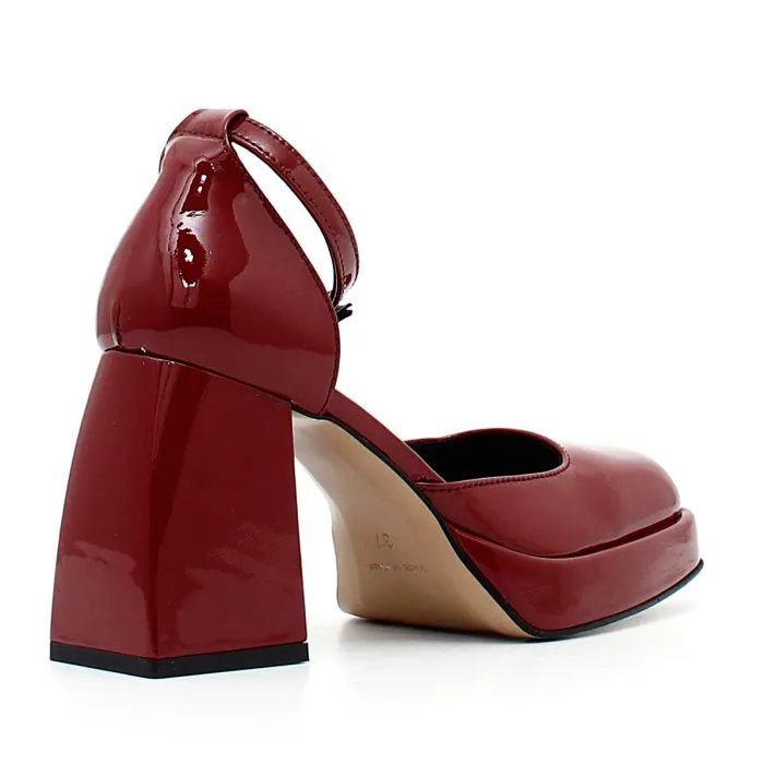 SCARPE CON TACCO IN VERNICE