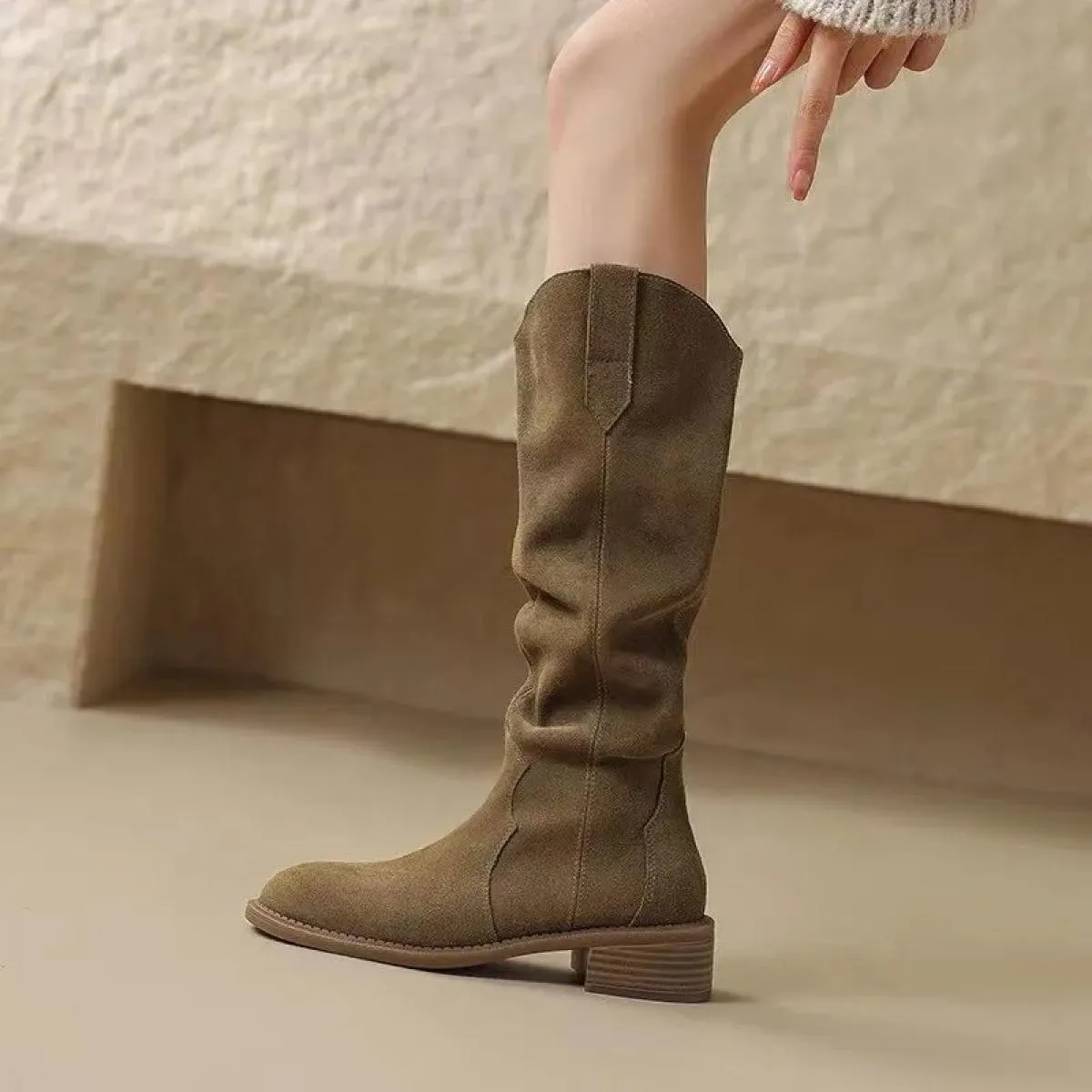 Scarpe per la vendita calda Stivali alti al ginocchio Design semplice Punta a punta Stivali lunghi con tacco quadrato Stivali ca