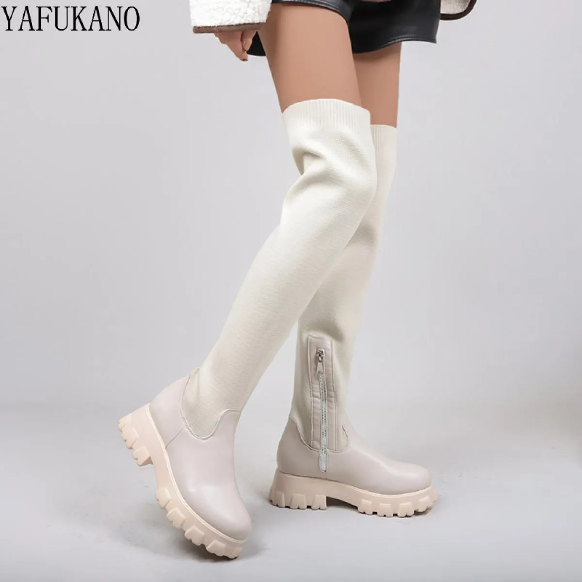 Stivali alti alla coscia con plateau femminile Stivali alla moda con tacco grosso sottile sopra gli stivali al ginocchio Scarpe