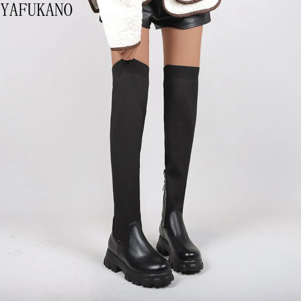 Stivali alti alla coscia con plateau femminile Stivali alla moda con tacco grosso sottile sopra gli stivali al ginocchio Scarpe