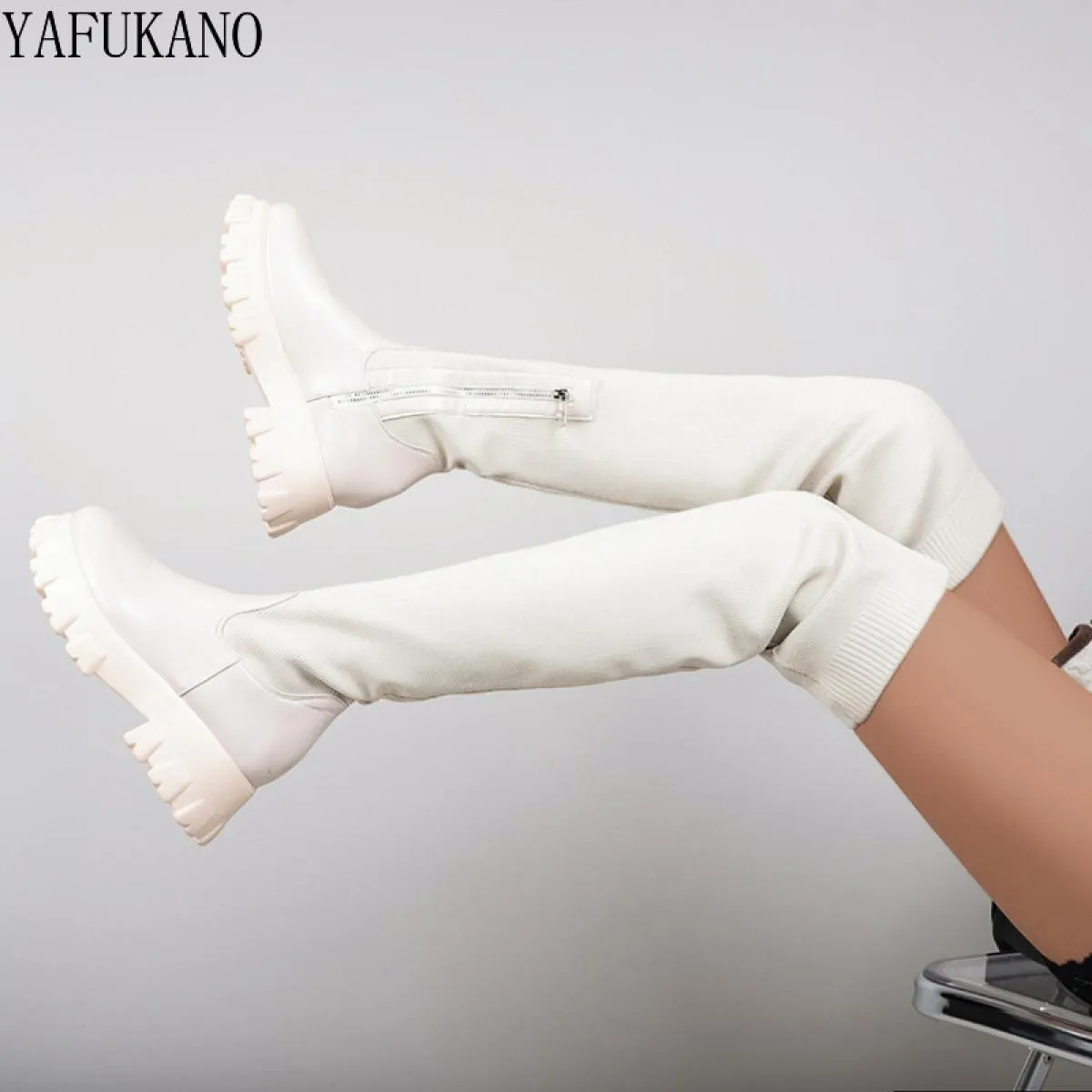 Stivali alti alla coscia con plateau femminile Stivali alla moda con tacco grosso sottile sopra gli stivali al ginocchio Scarpe
