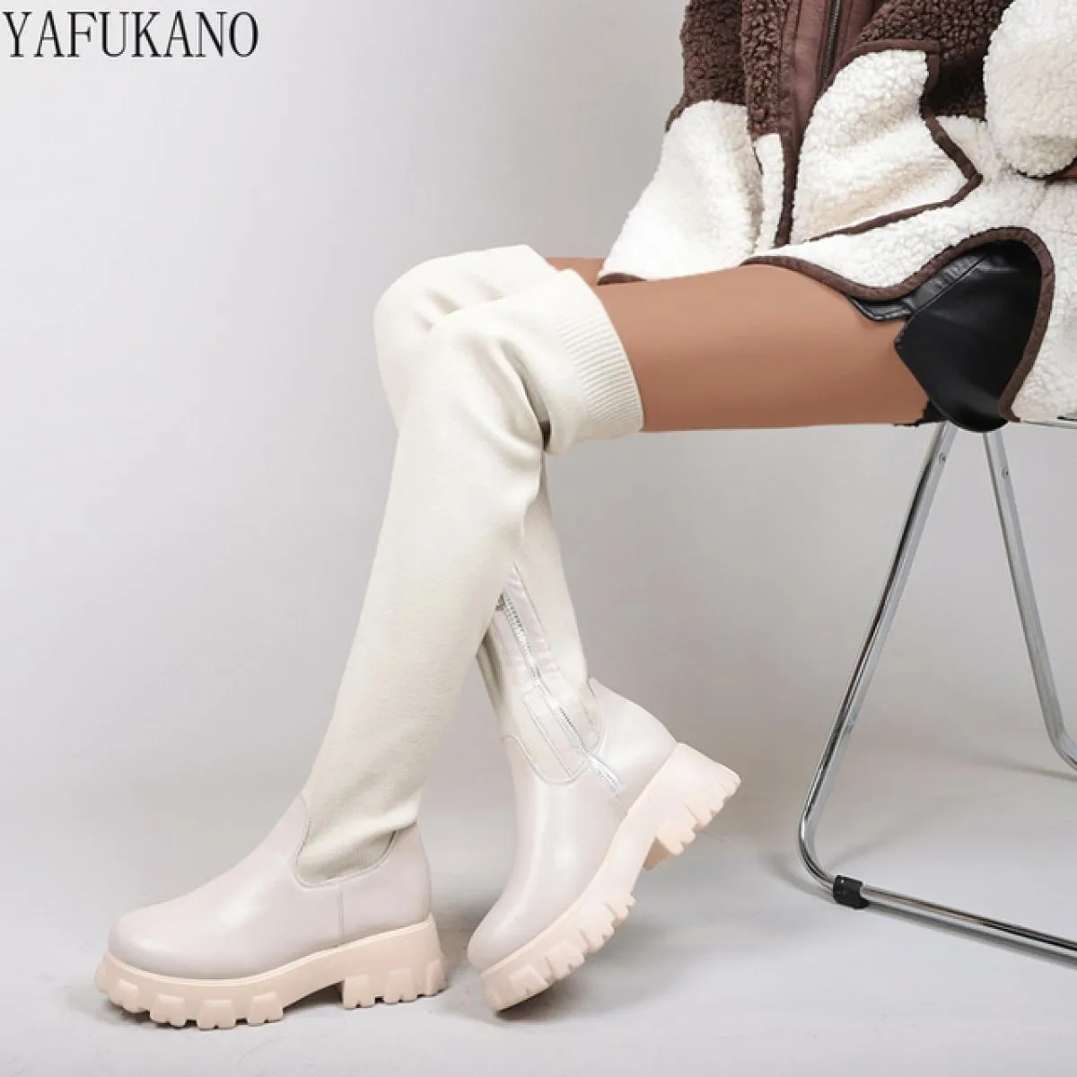 Stivali alti alla coscia con plateau femminile Stivali alla moda con tacco grosso sottile sopra gli stivali al ginocchio Scarpe