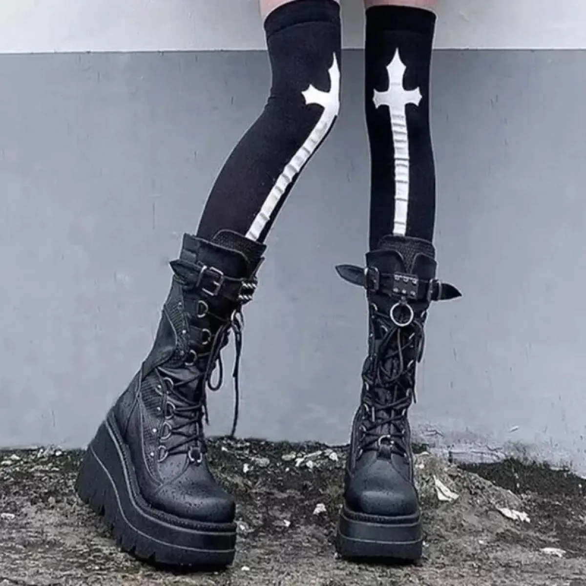 Stivali alti da donna Stivali a metà polpaccio Cosplay Stivali con zeppa con piattaforma alta 2023 Autunno estivo Nuovo designer