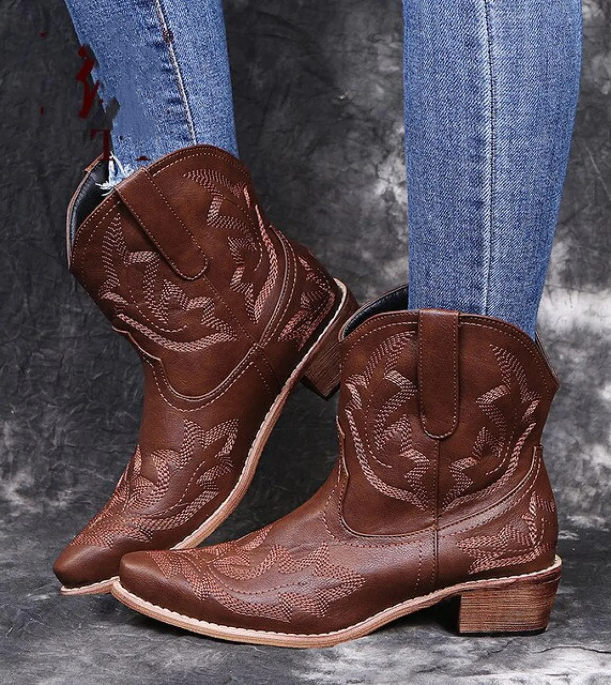 Stivali da cowboy occidentali classici ricamati per donna Stivali da cowgirl in pelle Scarpe con tacco basso Stivali alti da don