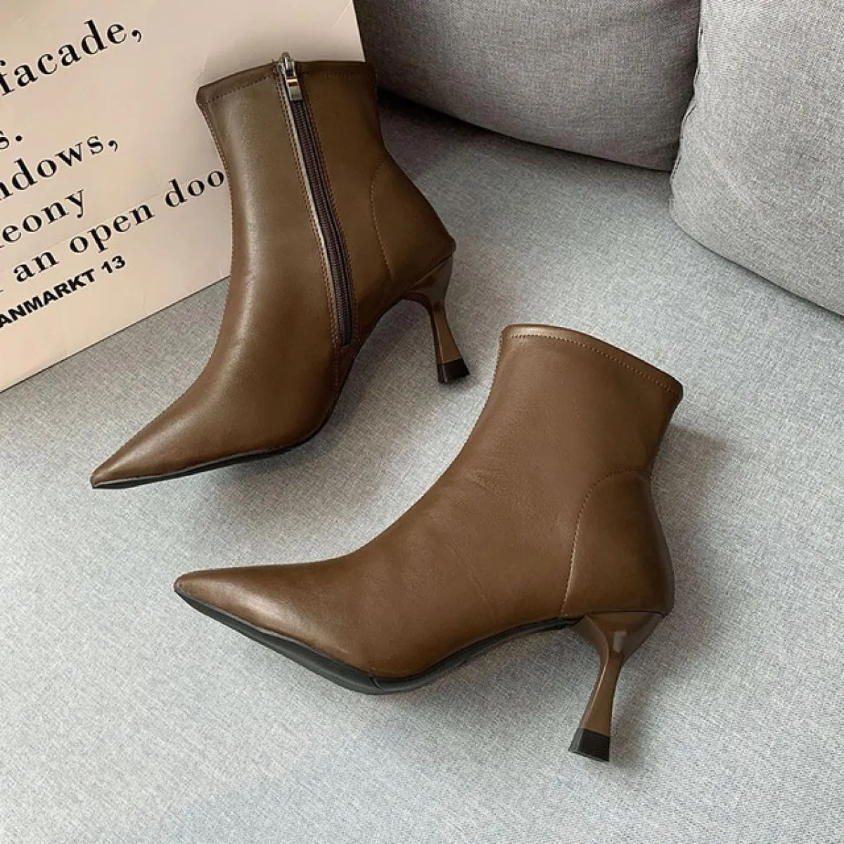 Stivali da donna firmati con tacco alto Stivali alla moda Tacchi firmati Tacchi alti Moda