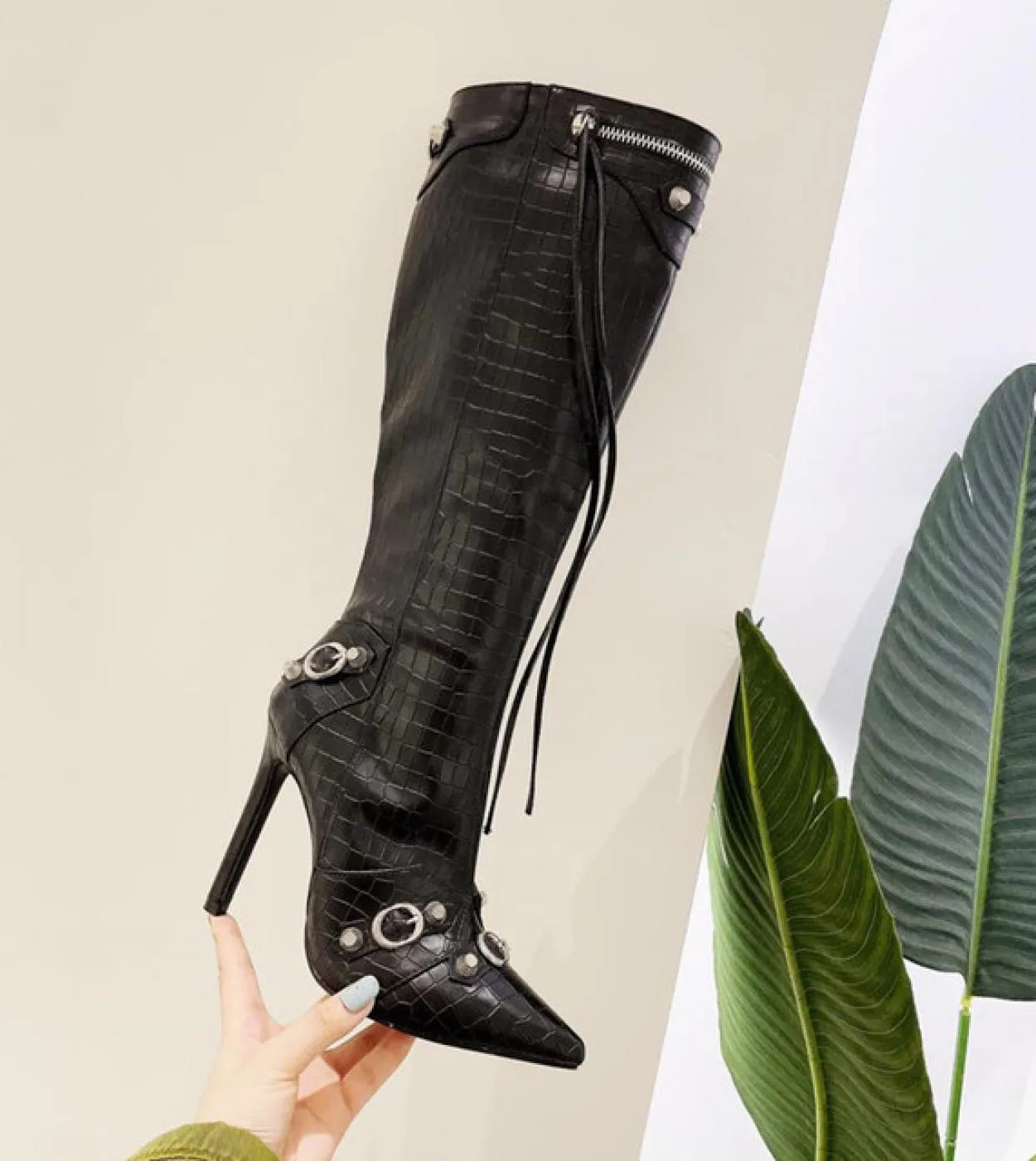 Stivali da moto da donna in pelle verniciata stile stella Moda fibbia in metallo Tassel Zip Tacchi alti Stivali alti al ginocchi