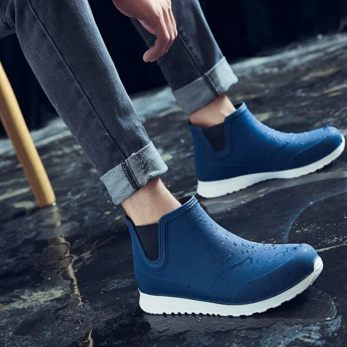 Stivali da pioggia da uomo stile testa tonda stivali corti antiscivolo da esterno fondo morbido scarpe impermeabili da cucina Za